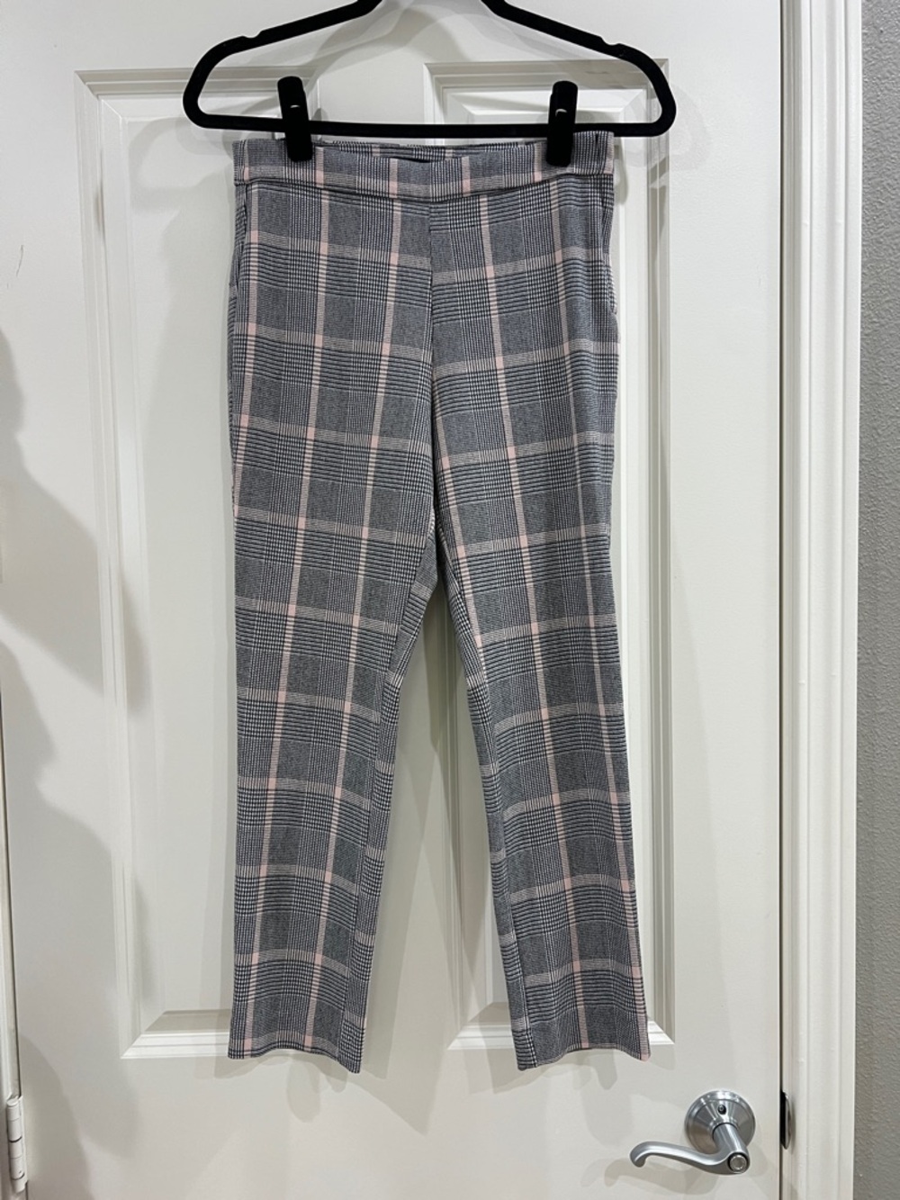 Stradivarius women’s pink and black houndstooth trouser size 4